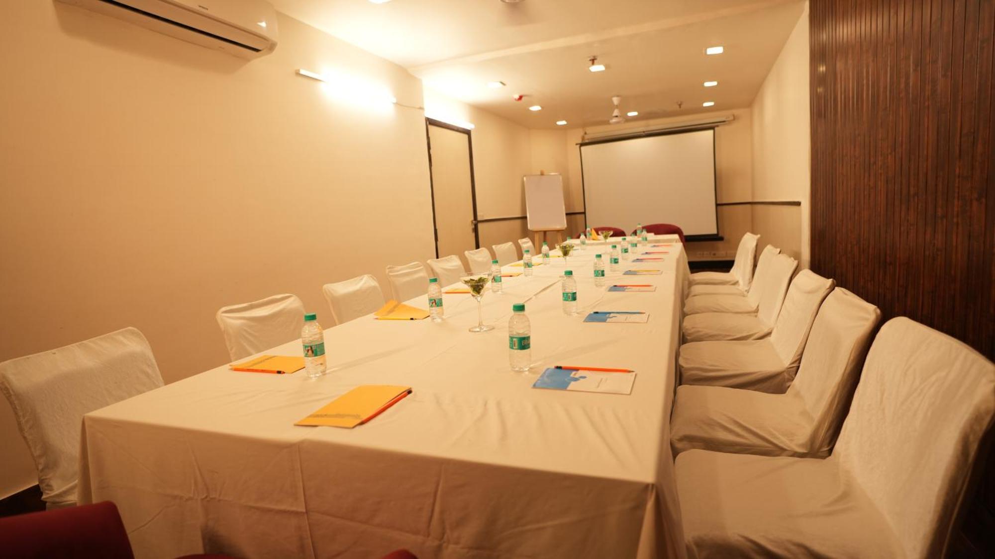 Hotel Africa Avenue - Greater Kailash 1 New Delhi Exterior photo